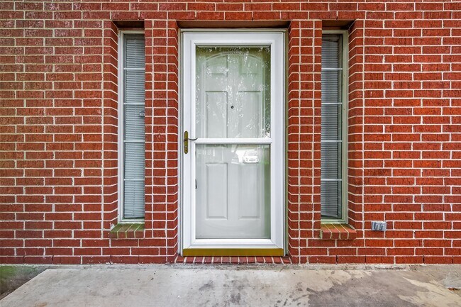 Building Photo - 13915 Maleewan Ln