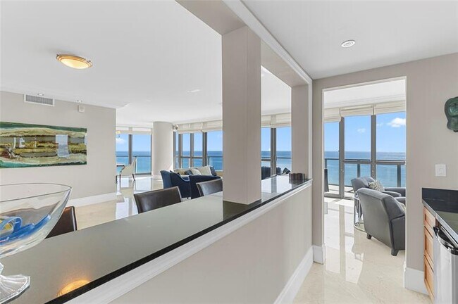Building Photo - 3101 S Ocean Dr