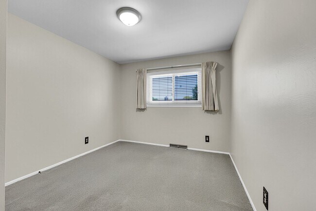 Building Photo - 4220 Edwinstowe Ave