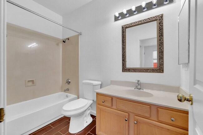 Building Photo - Inviting 3-Bed, 2-Bath Home in Gated Commu...