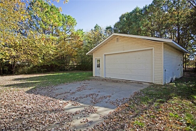 Building Photo - 311 Willow Ave