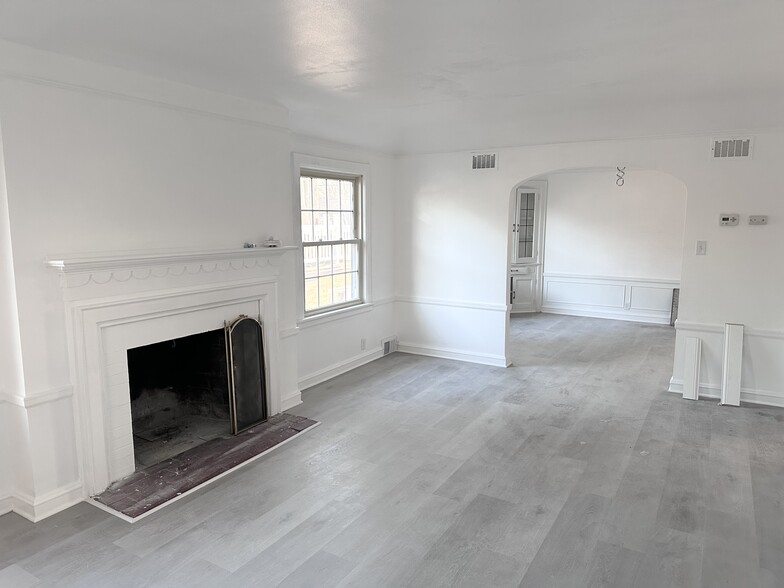 Living Room - 4453 N Marlborough Dr