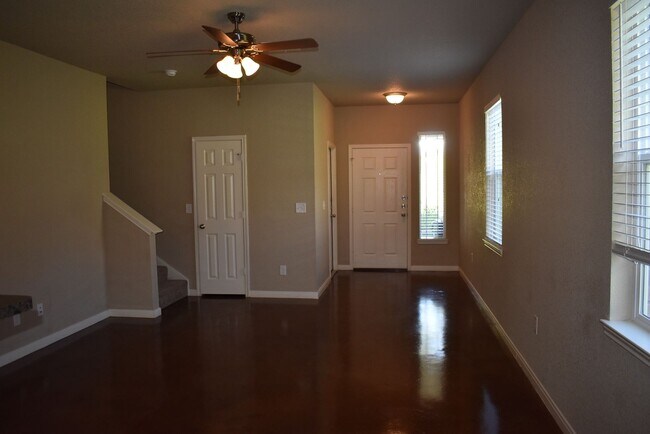 Building Photo - 105 Stone Canyon Ct