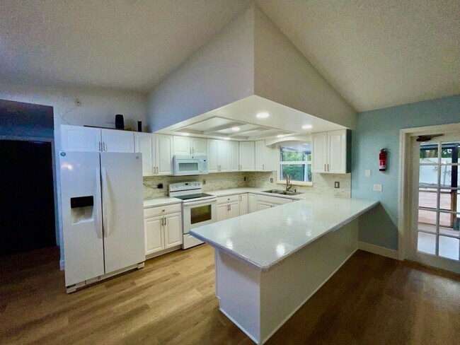 Building Photo - Spacious 4-Bed / 2-Bath Ranch in Rio Pinar...