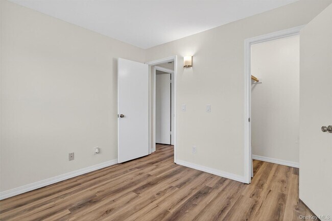 Building Photo - 276 Temple Hill Rd