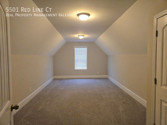 Building Photo - 5501 Red Line Ct