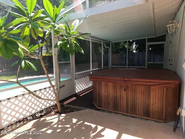 Building Photo - 1125 Pine Tree Dr