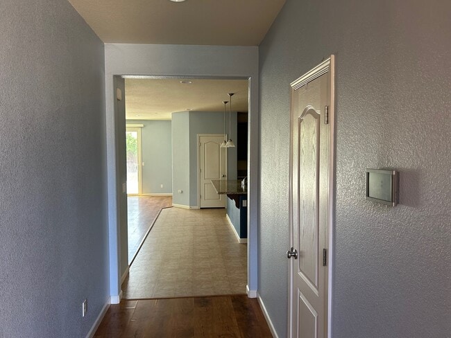 Building Photo - 1537 Sycamore Dr