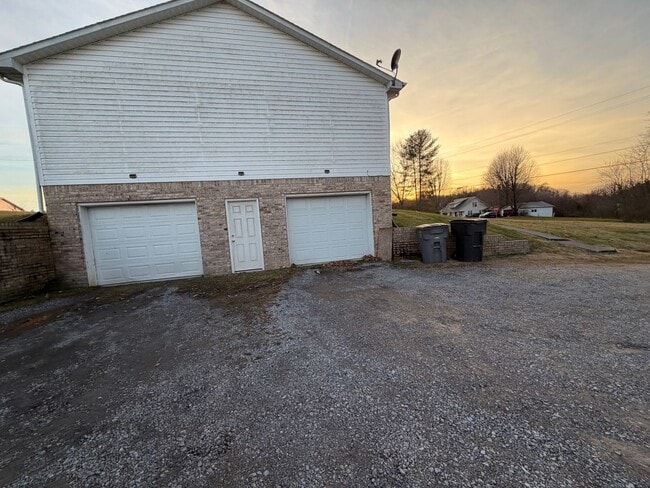 Building Photo - Three Springs Rd. 2188-2190
