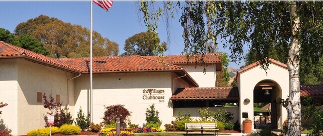Building Photo - $2,695 - 2 Bed/2 Bath Retirement Resort Li...