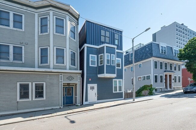 Building Photo - 465 E 8th St