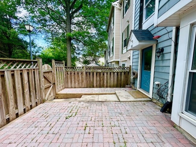 Building Photo - 60 Whitechurch Ct