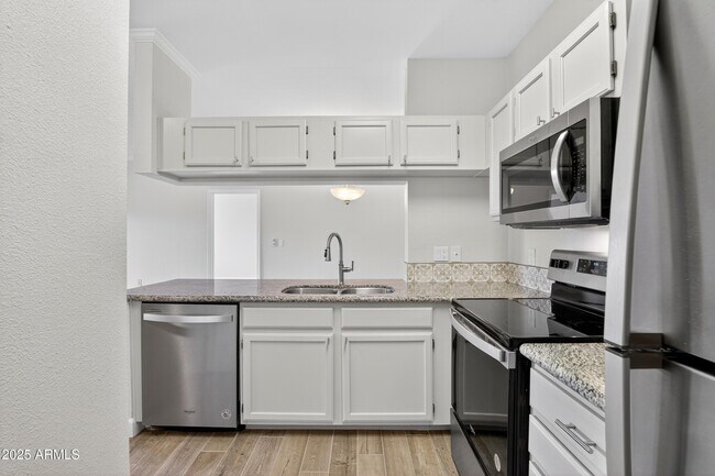 Building Photo - 5401 E Van Buren St