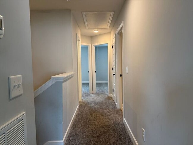 Building Photo - FOR RENT - Beautiful Townhome in Henderson...