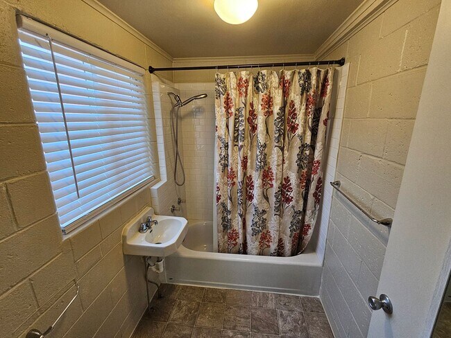 Building Photo - 166 Ponderosa Dr