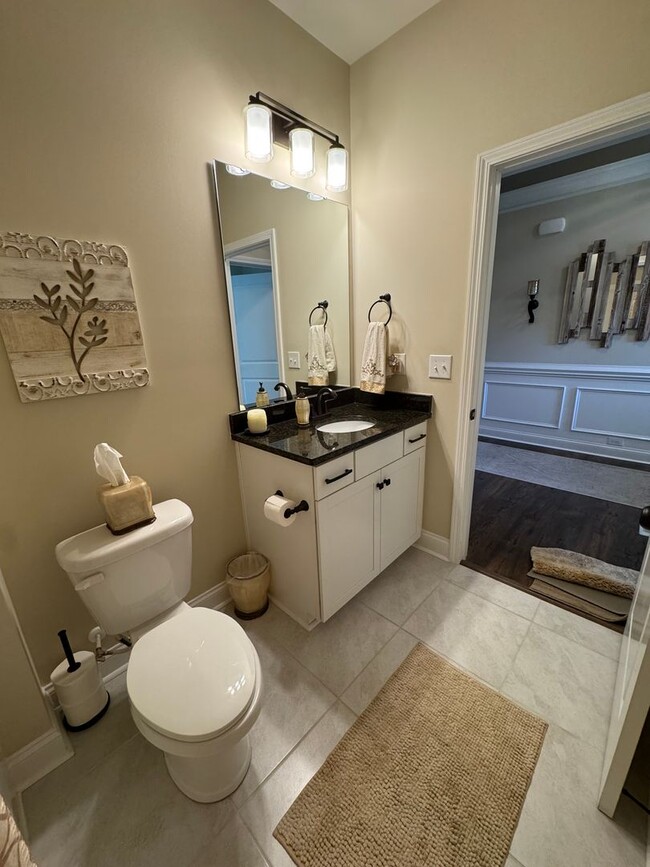 Building Photo - Beautiful 4 Bedroom Single Family Home