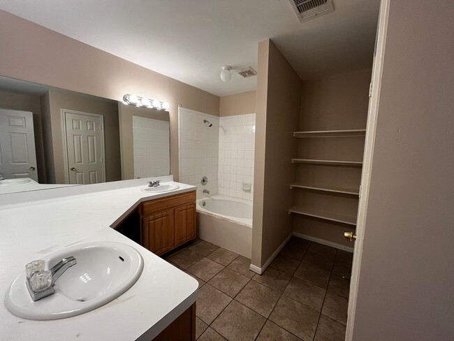 Building Photo - For Lease | 3 Bed, 2 Bath | 1,797 Sq Ft | ...