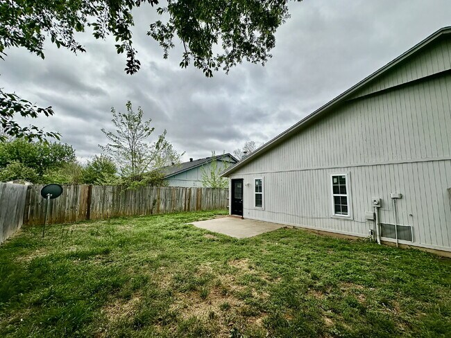 Building Photo - 3513 W Wood St