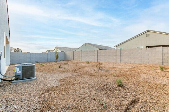 Building Photo - 1810 W Pinkley Ave