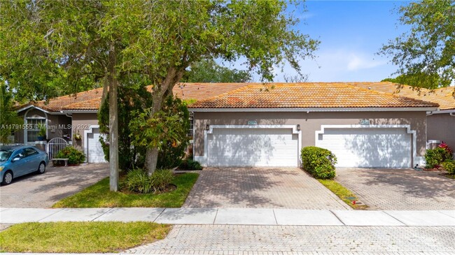 Primary Photo - 2561 E Aragon Blvd