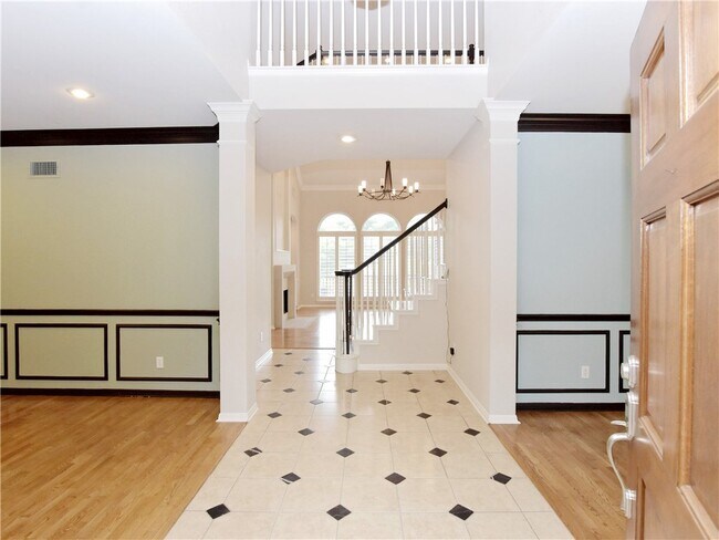 Building Photo - 2006 S Oak Canyon Rd