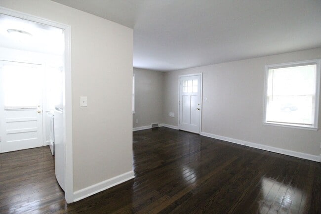 Building Photo - November 2025 FREE On This One Bedroom Dup...