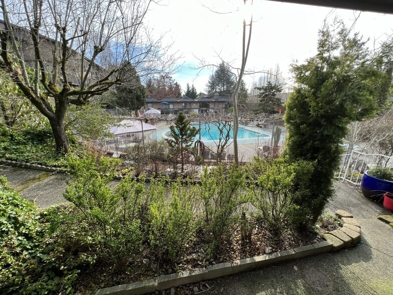 Building Photo - 1425 S Puget Dr