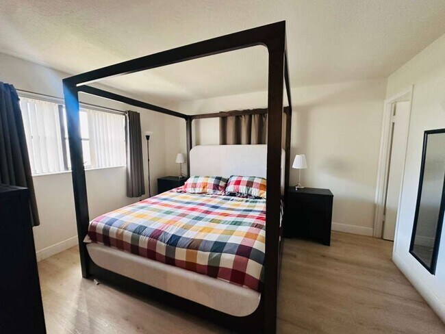 Building Photo - 2441 SW 82nd Ave