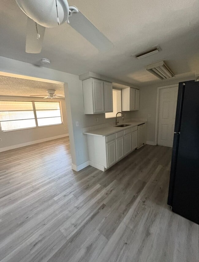 Building Photo - 3606 Blackhawk Dr