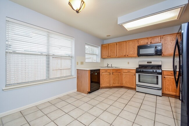 Building Photo - 1319 Irish Mist Ct