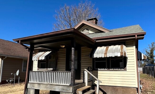 Primary Photo - 1207 Cleveland Ave