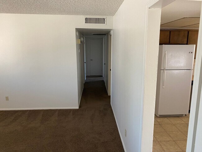 Building Photo - 3326 S Country Club Way