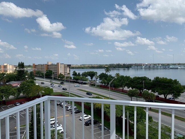 Building Photo - 1200 NE Miami Gardens Dr