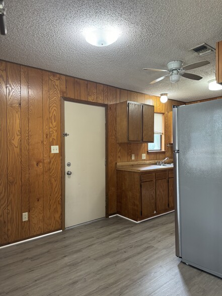 Building Photo - 227 Redbud Ln