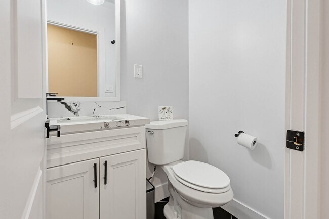 Building Photo - 1418 Marshall St