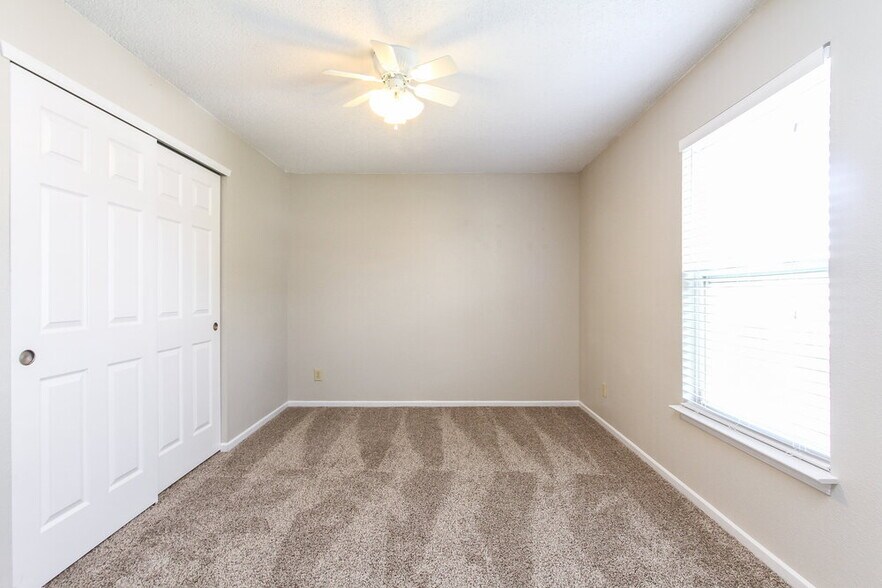 Building Photo - 1829 Blue Pine Ln