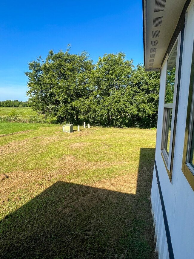 Building Photo - Remodeled 5 Bed | 2 Bath Mobile Home on Ha...