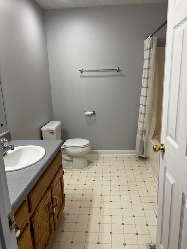 Building Photo - Maryville 37803 - 3 bedroom, 2 bath home - Contact Troy Adams (865) 233-6949