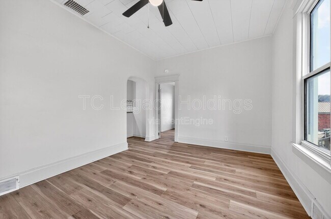 Building Photo - 1409 Hamill Ave