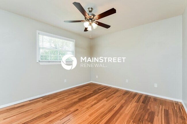 Building Photo - 3 Bedroom Pet-Friendly Home in Fort Myers, FL with Main Street Renewal