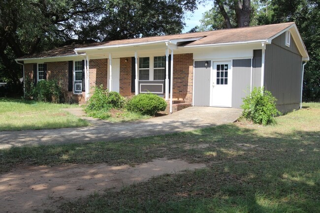 Primary Photo - 1403 Greenbrier Ct