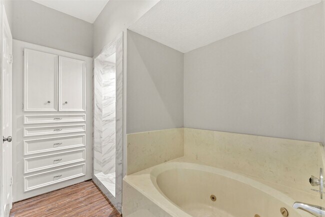 Building Photo - 15014 Lantern Creek Ln