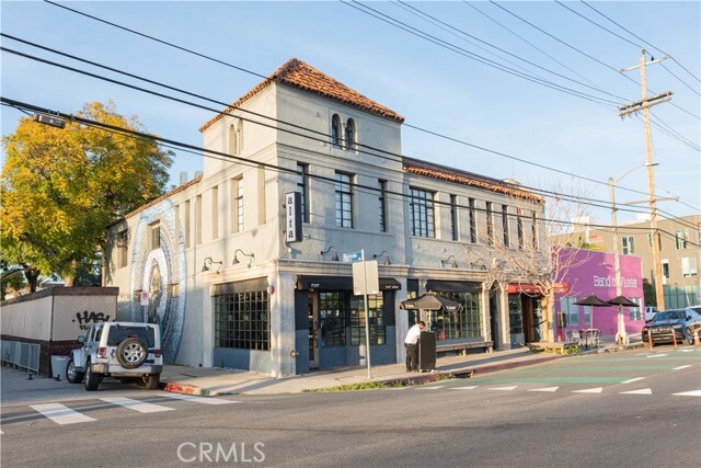 Building Photo - 2725 S La Brea Ave