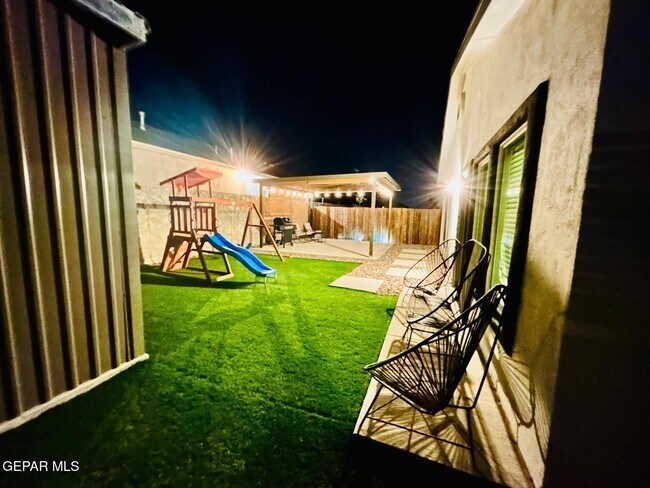 Building Photo - 12741 Gloria Castillo St