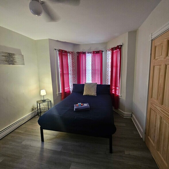 Building Photo - 25 Stevens St