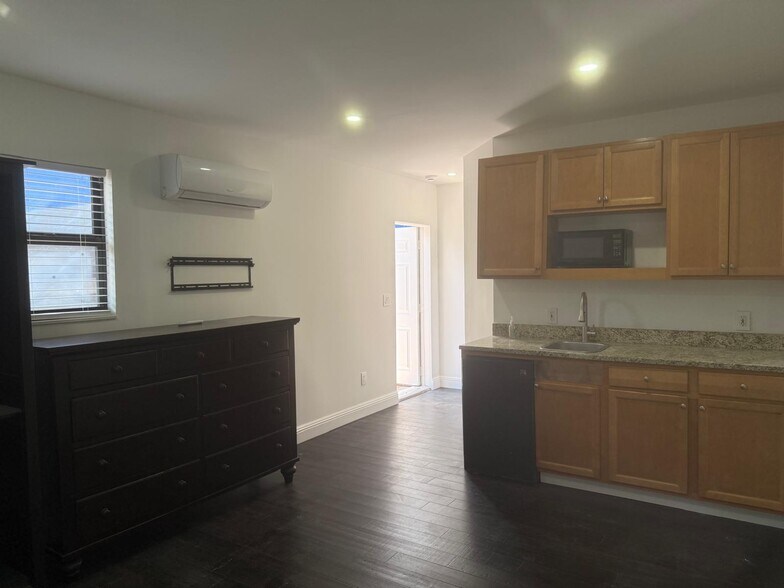 Primary Photo - 2220 N 55th Ave