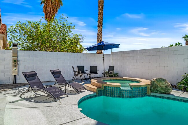 Building Photo - 79535 Dandelion Dr