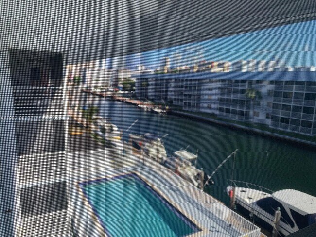 Building Photo - 3750 NE 170th St