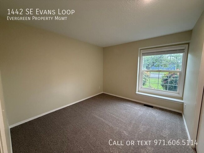 Building Photo - 1442 SE Evans Loop