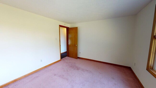 Building Photo - 975 Murray Ln